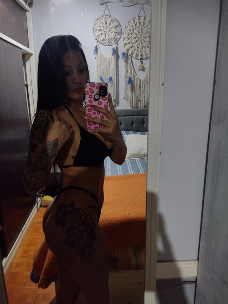 Naakte gelekte OnlyFans-foto van Marlenne
