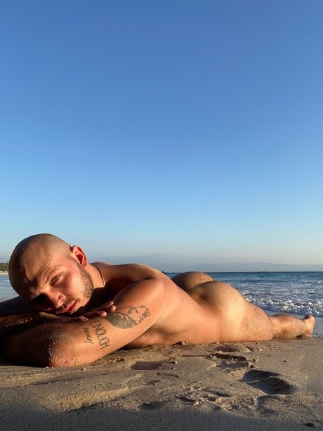 Naakte gelekte OnlyFans-foto van Marko