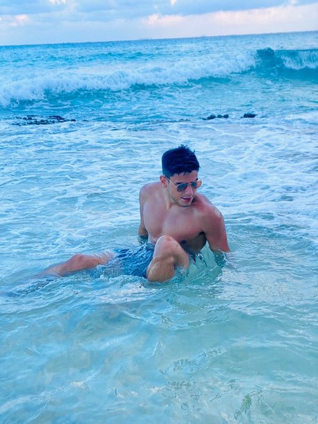 Naakte gelekte OnlyFans-foto van Marittow