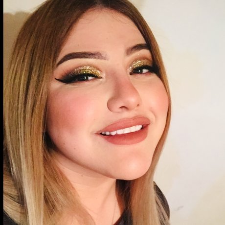 Naakte gelekte OnlyFans-foto van Marisol Bs