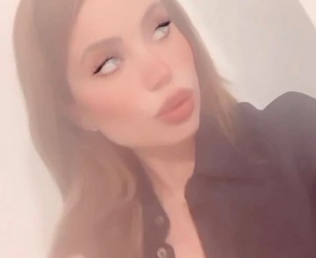 Naakte gelekte OnlyFans-foto van Marisa