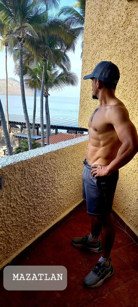 Naakte gelekte OnlyFans-foto van Mario Hot