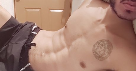 Naakte gelekte OnlyFans-foto van Marioversa