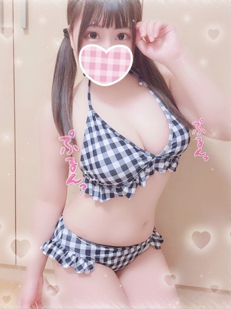 Naakte gelekte OnlyFans-foto van Marin