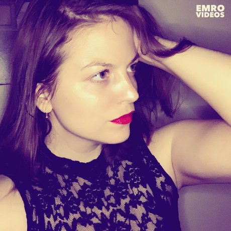 Naakte gelekte OnlyFans-foto van Marina Amdream