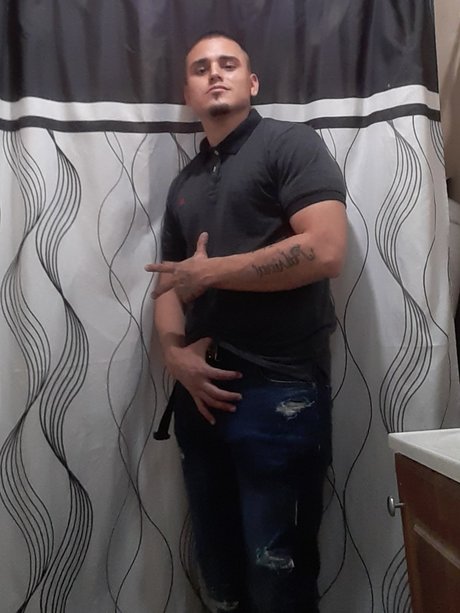 Naakte gelekte OnlyFans-foto van Daniel Alfredo Estrada