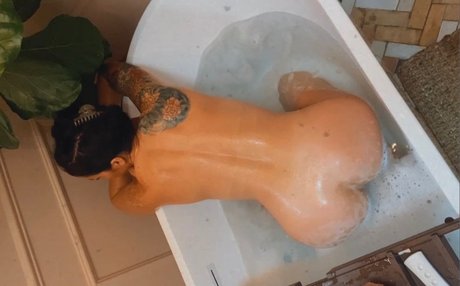 Naakte gelekte OnlyFans-foto van Anitafitmom