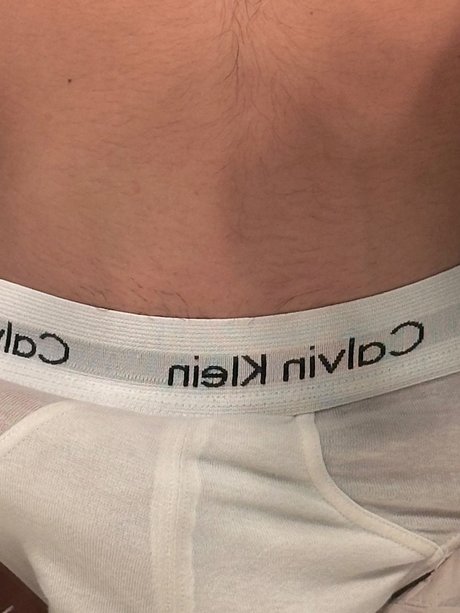 Naakte gelekte OnlyFans-foto van Angelprivvt