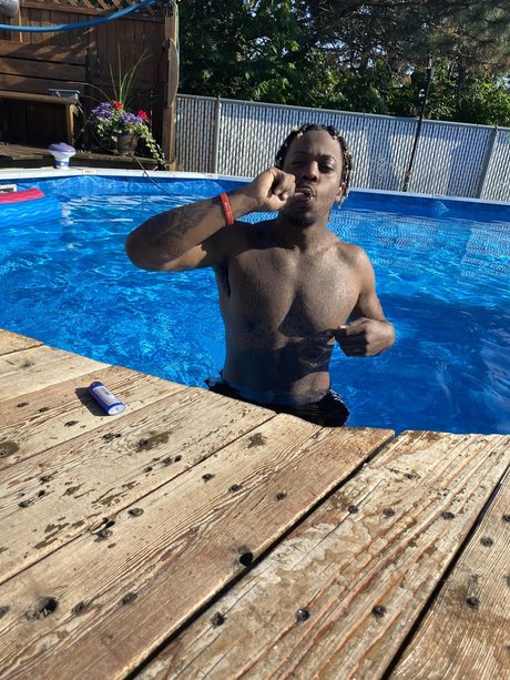 Naakte gelekte OnlyFans-foto van Aristylez