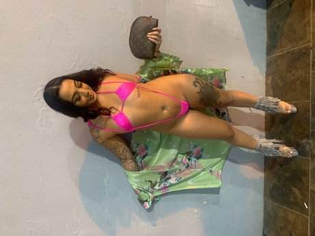 Naakte gelekte OnlyFans-foto van Babyhoney