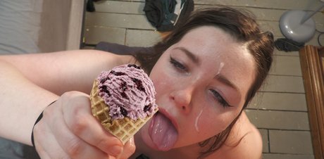 Naakte gelekte OnlyFans-foto van Ash