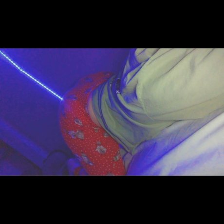 Naakte gelekte OnlyFans-foto van Baby J