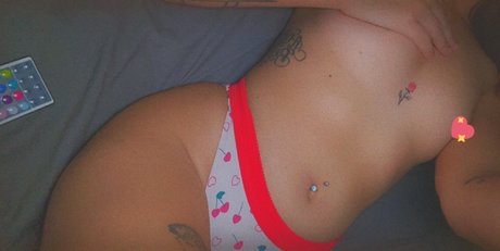 Naakte gelekte OnlyFans-foto van Baby Kay