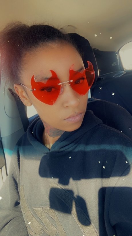Naakte gelekte OnlyFans-foto van Angie Love