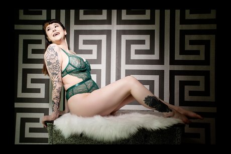 Naakte gelekte OnlyFans-foto van Beth