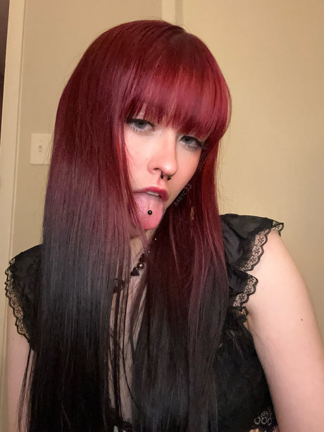 Naakte gelekte OnlyFans-foto van Goth Babe