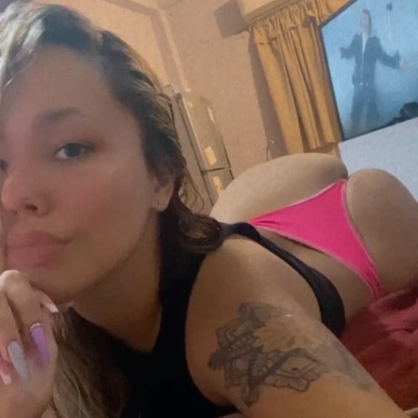 Naakte gelekte OnlyFans-foto van Mica 