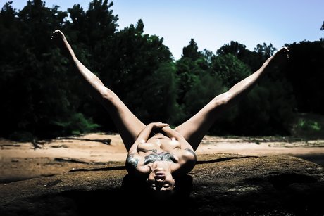 Naakte gelekte OnlyFans-foto van Angie Chacha