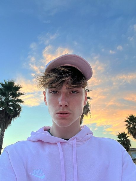 Naakte gelekte OnlyFans-foto van Maxence