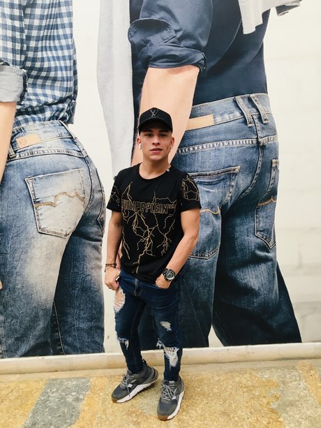 Naakte gelekte OnlyFans-foto van Maxicontreras