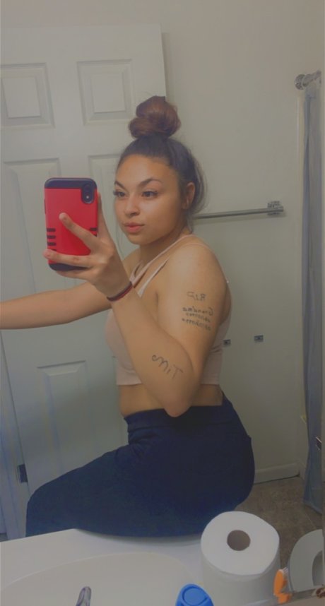 Naakte gelekte OnlyFans-foto van Kay