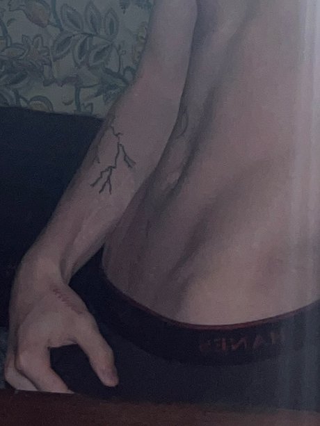 Naakte gelekte OnlyFans-foto van Angel