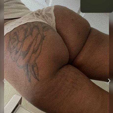Naakte gelekte OnlyFans-foto van Dolcxo
