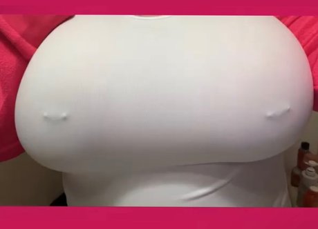 Naakte gelekte OnlyFans-foto van Babydej