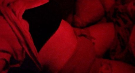 Naakte gelekte OnlyFans-foto van Mir