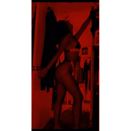 Naakte gelekte OnlyFans-foto van Barbie Morena