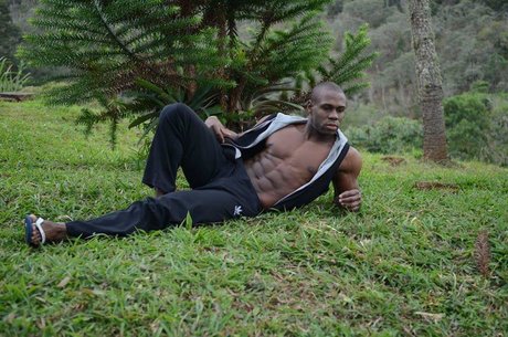 Naakte gelekte OnlyFans-foto van Blackmuscle