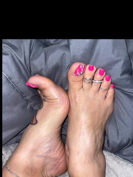 Naakte gelekte OnlyFans-foto van Beauti Feet