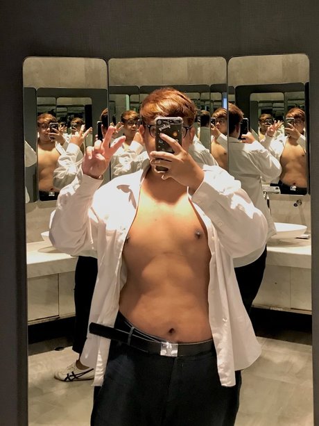 Naakte gelekte OnlyFans-foto van Beartopbkk