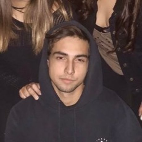 Naakte gelekte OnlyFans-foto van Latin Master 