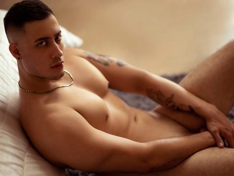 Naakte gelekte OnlyFans-foto van Matt Sail