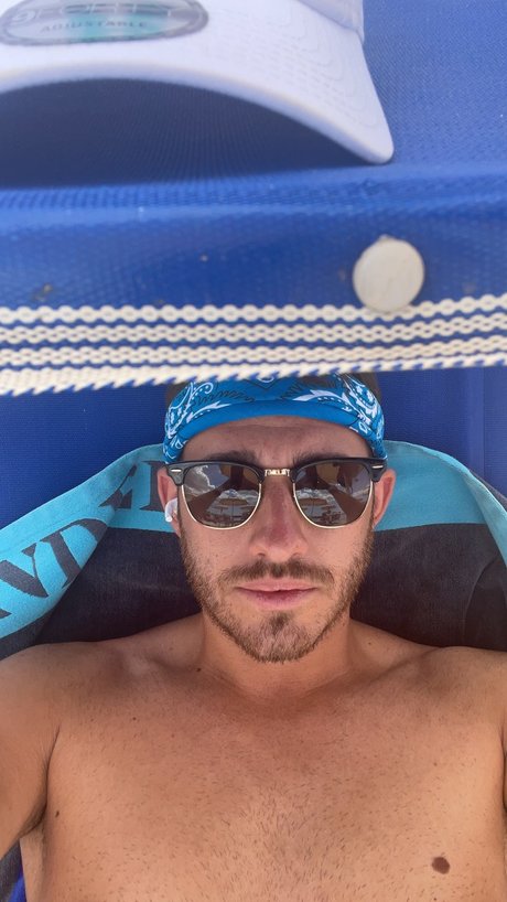 Naakte gelekte OnlyFans-foto van Matteo Vettori