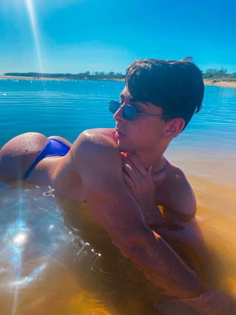 Naakte gelekte OnlyFans-foto van Chemma