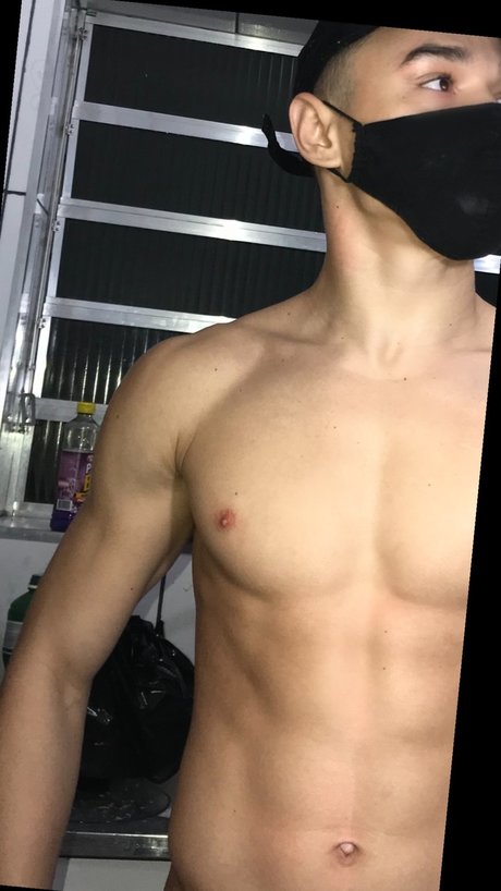 Naakte gelekte OnlyFans-foto van Theusluccas