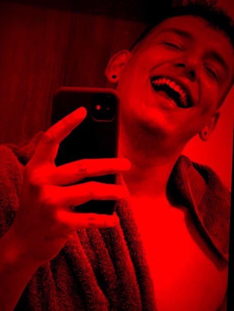 Naakte gelekte OnlyFans-foto van Mateo Moreno