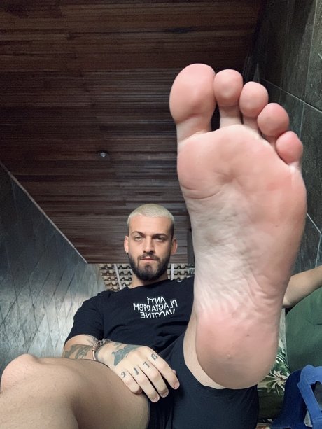 Naakte gelekte OnlyFans-foto van Master Luis