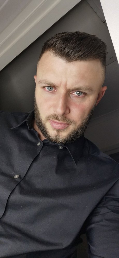 Naakte gelekte OnlyFans-foto van Jake Johnson