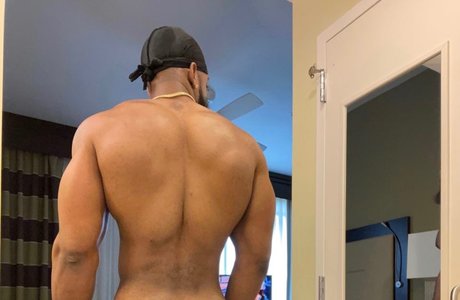 Naakte gelekte OnlyFans-foto van Jayden The Lmt