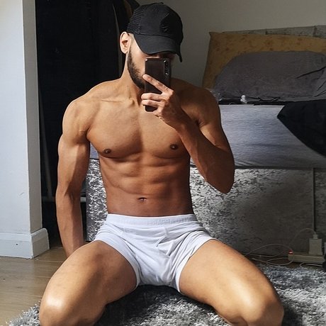 Naakte gelekte OnlyFans-foto van Mason