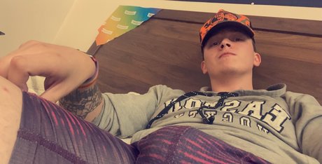 Naakte gelekte OnlyFans-foto van Mason Trek