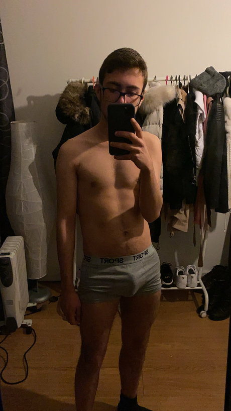 Naakte gelekte OnlyFans-foto van Miguel