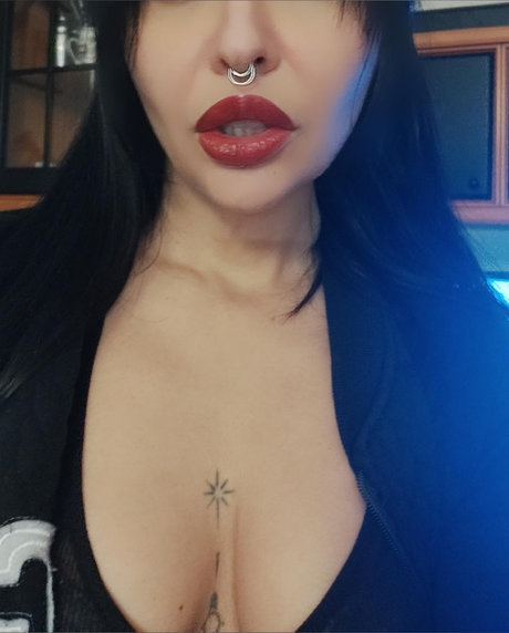 Naakte gelekte OnlyFans-foto van Mashareal84