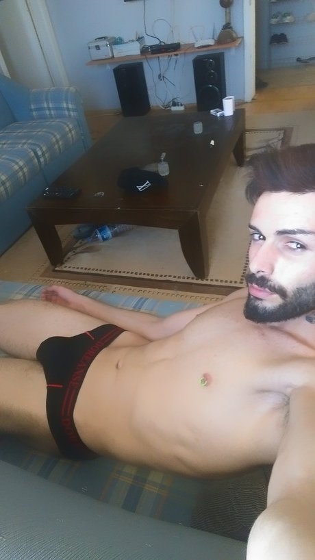 Naakte gelekte OnlyFans-foto van Masculine24