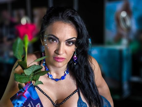 Naakte gelekte OnlyFans-foto van Mary Rider