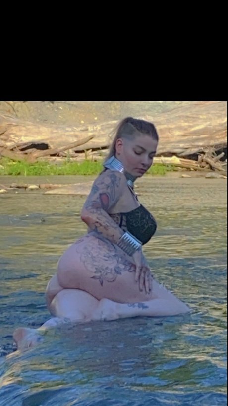 Naakte gelekte OnlyFans-foto van Maryjayne