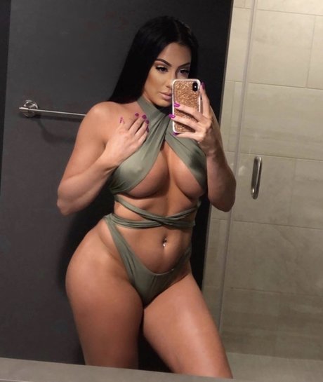 Naakte gelekte OnlyFans-foto van Megan Renee